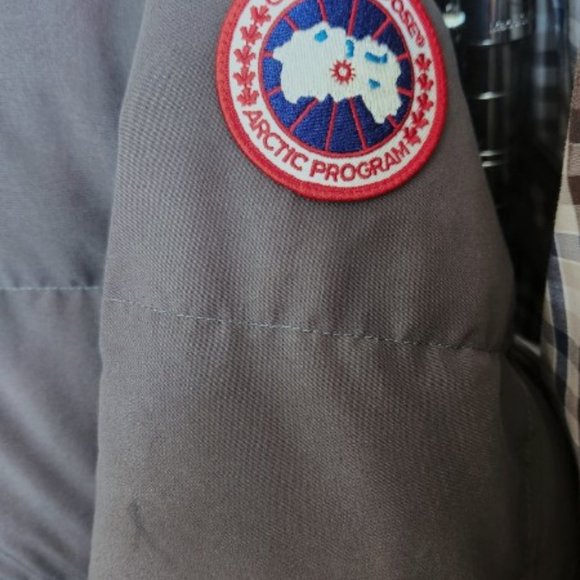 Canada Goose Shelburne Genuine Coyote Fur Trim Down Parka, XXL - Picture 3 of 4